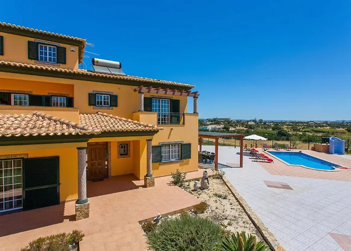 Villa Nincha - Heated Pool - Free Wi-Fi - Air Con